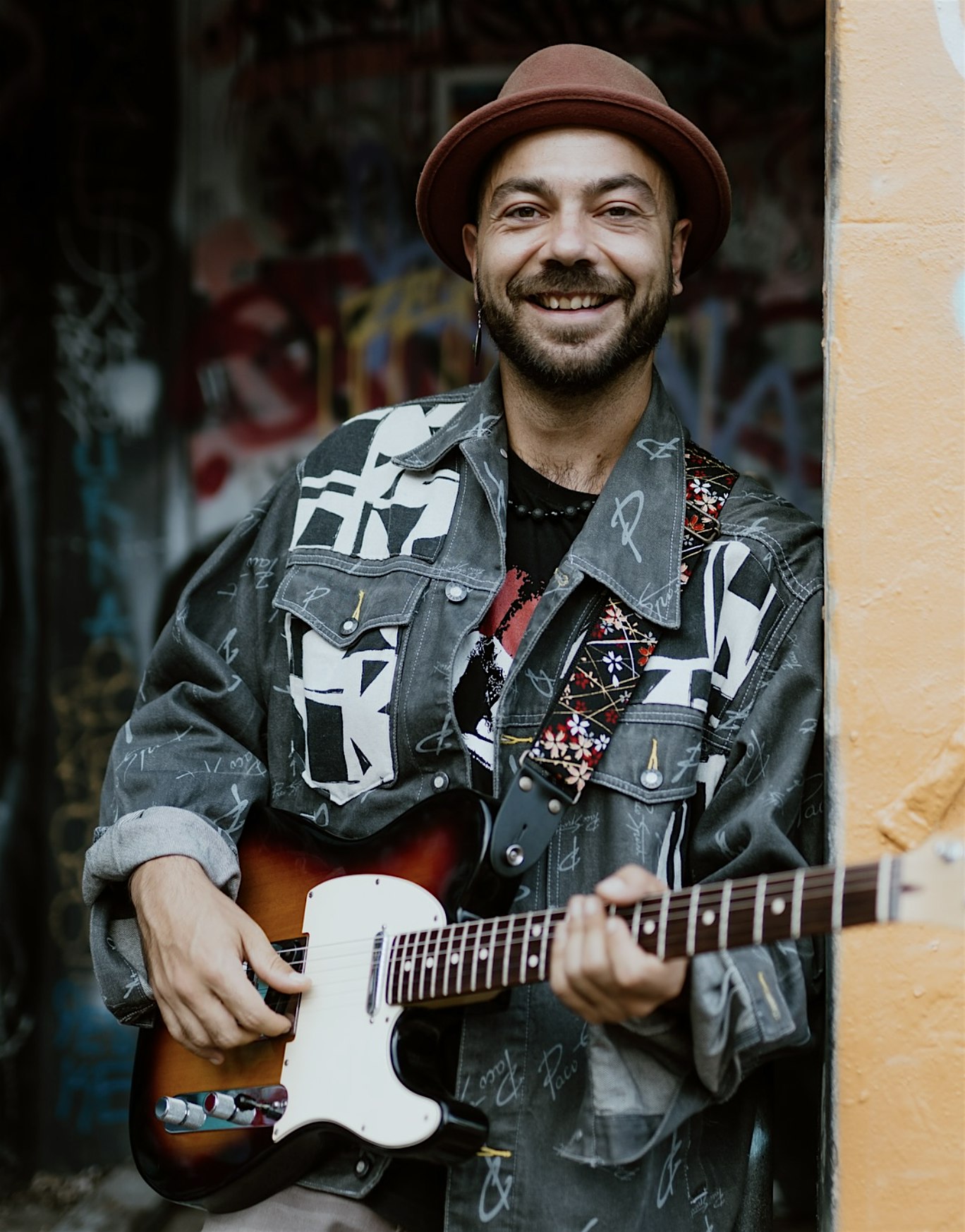 Lamrock  Live music Bondi Beach presents Italian singer songwriter Santino