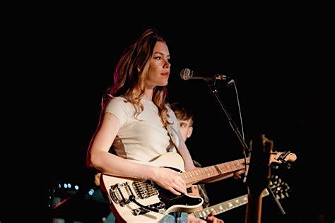 Rachel Croft and full band