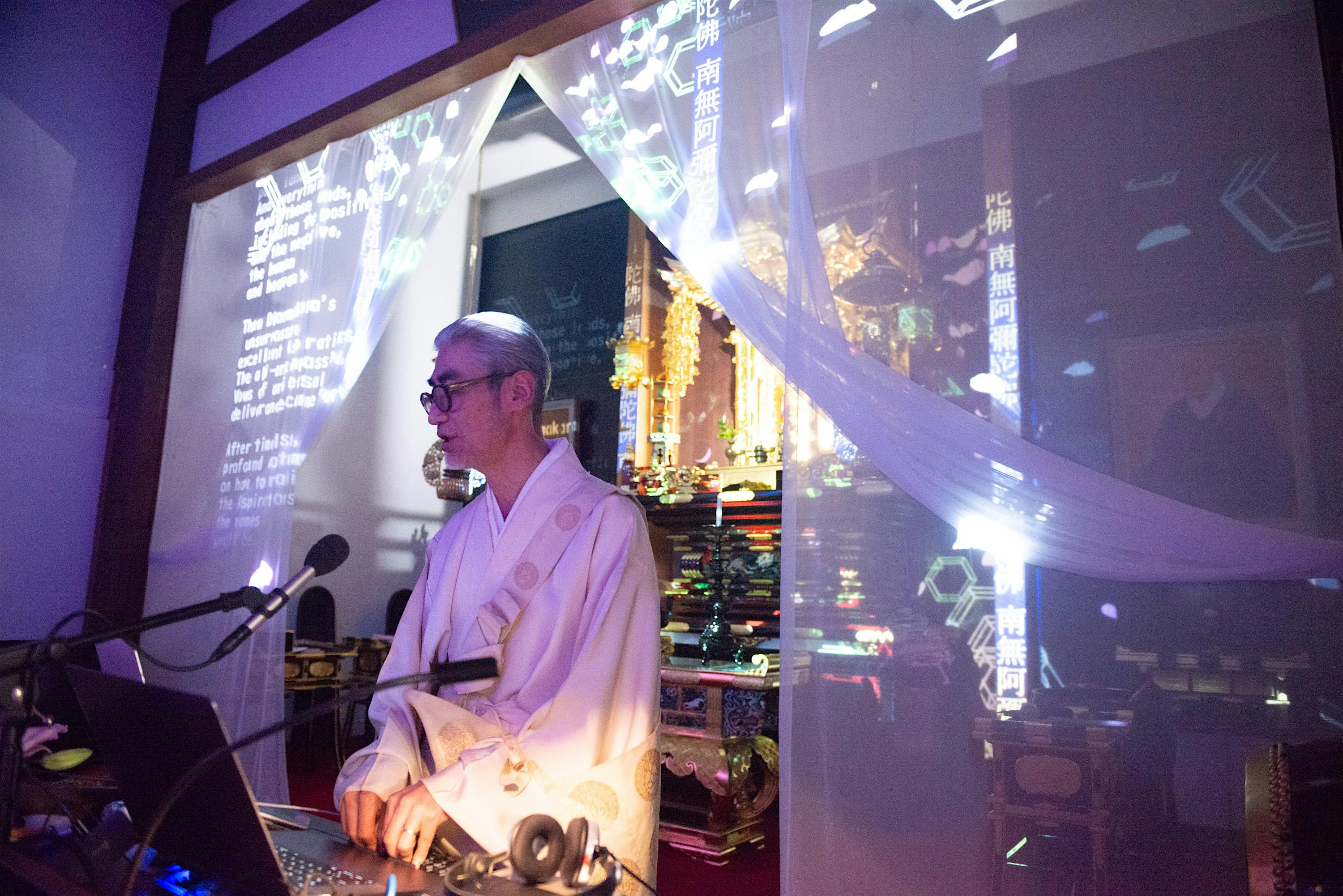 Techno Hoyo: An Illuminated Mindful Experience